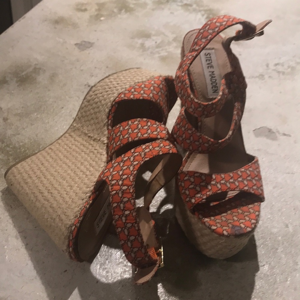 Women’s shoe - Picture 2 of 4